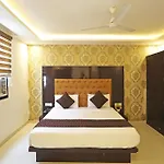 Hotel Iconic Near Delhi Igi International Airport