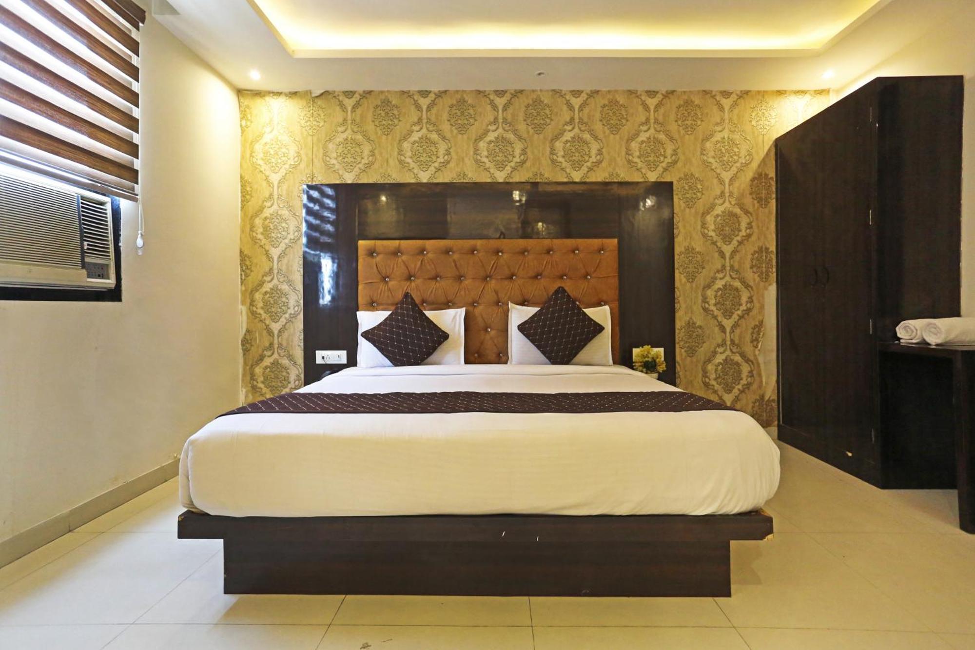 Iconic Near Delhi Igi International Airport Hotel 3*
