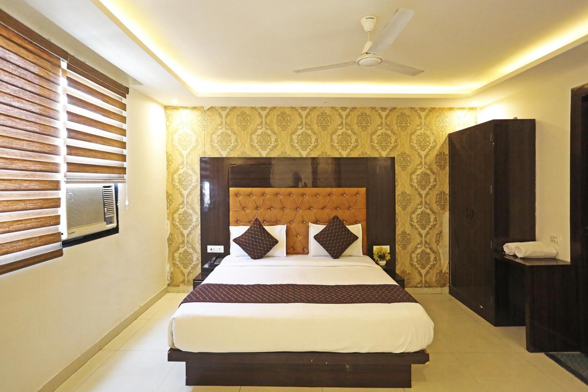 Hotel Iconic Near Delhi Igi International Airport 3*