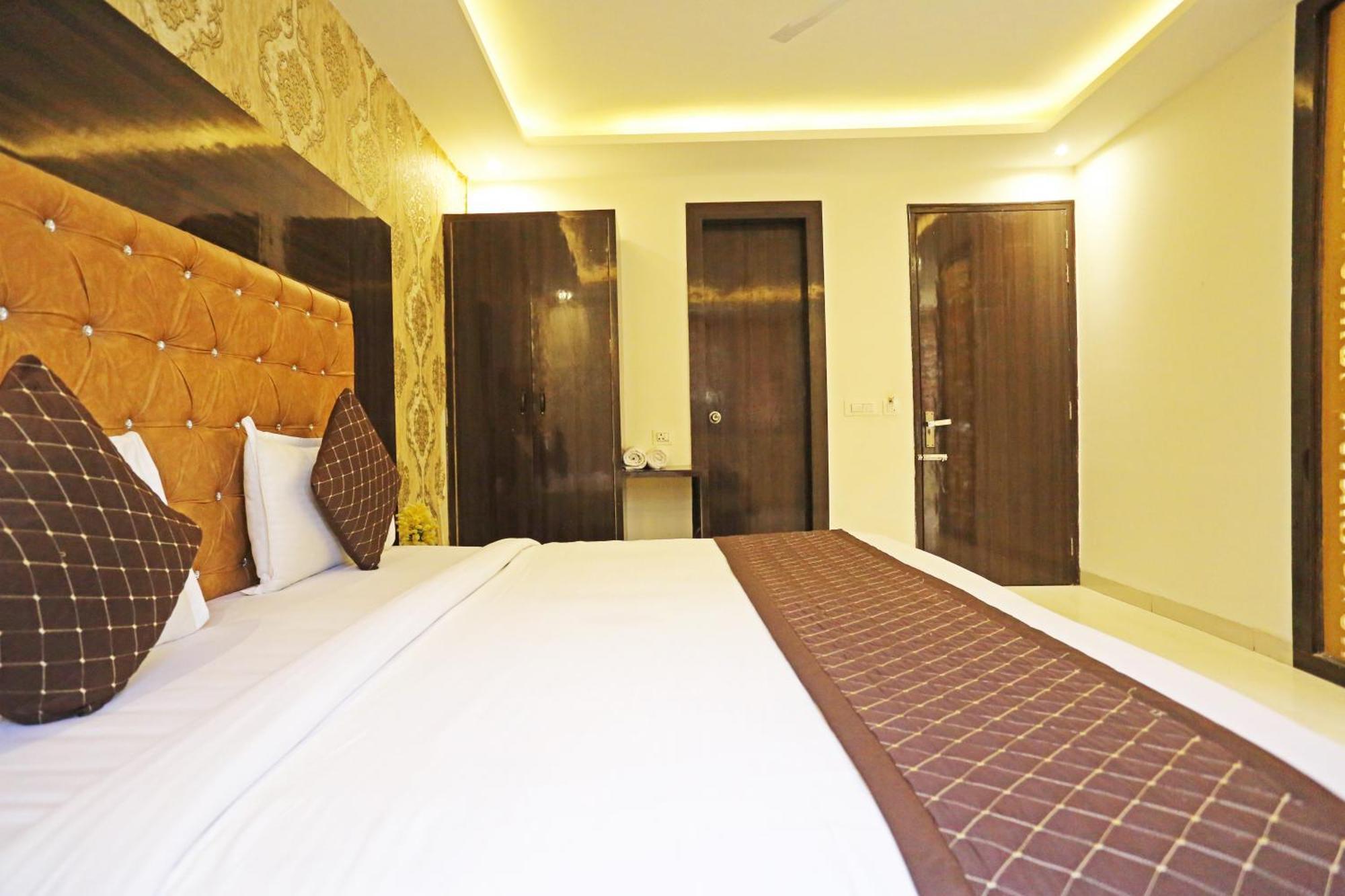 Iconic Near Delhi Igi International Airport Hotel 3*